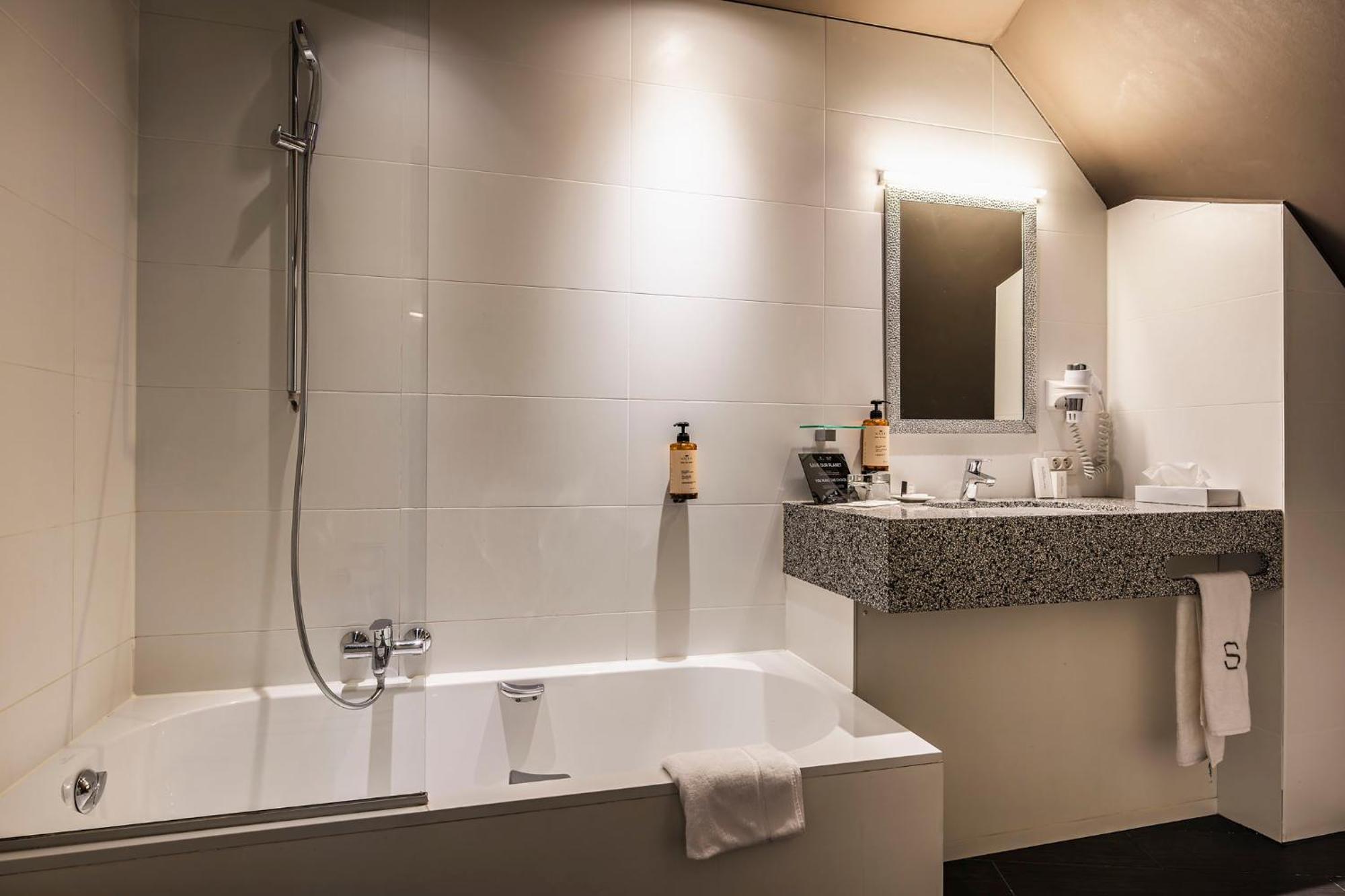 Square Hotel Arrondissement di Courtrai Esterno foto
